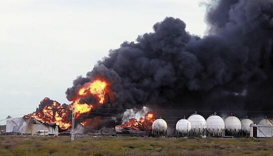 加油站的地下儲油罐、加油機、管理室和加油站場所防火