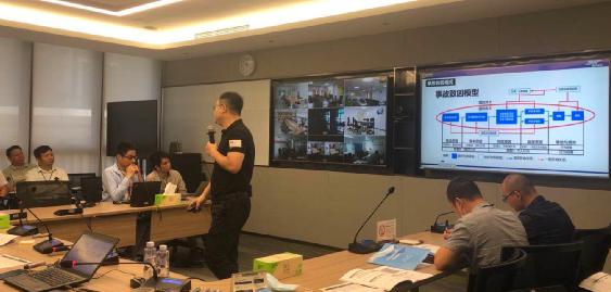 戚銳老師的課堂現(xiàn)場，大家在認真汲取課堂知識